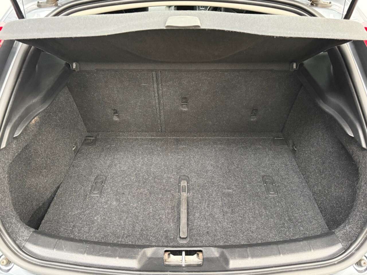 2017 VOLVO V40 2017 VOLVO V40
