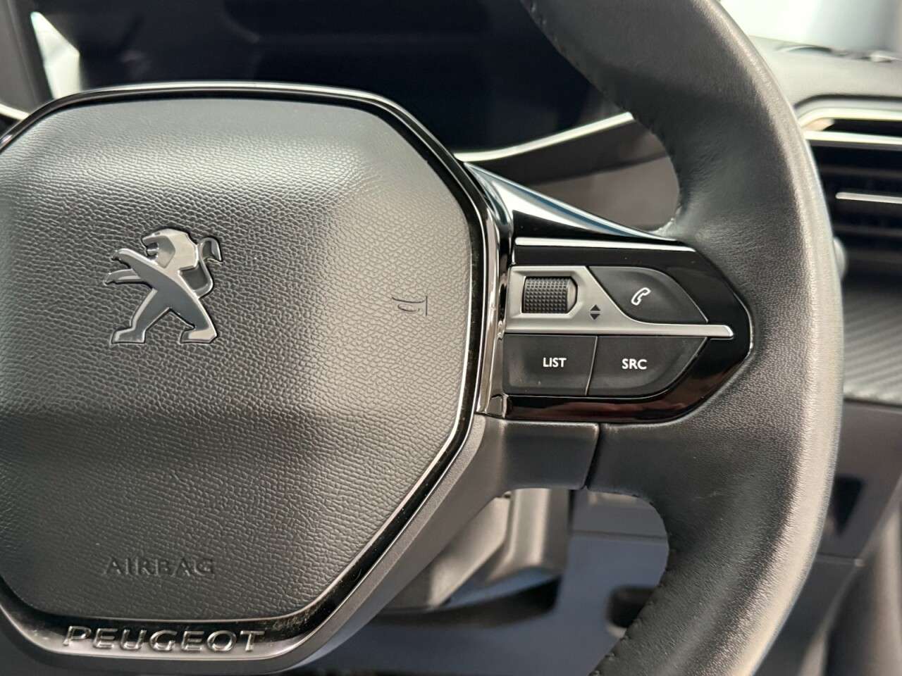 2022 PEUGEOT E-2008 2022 PEUGEOT E-2008