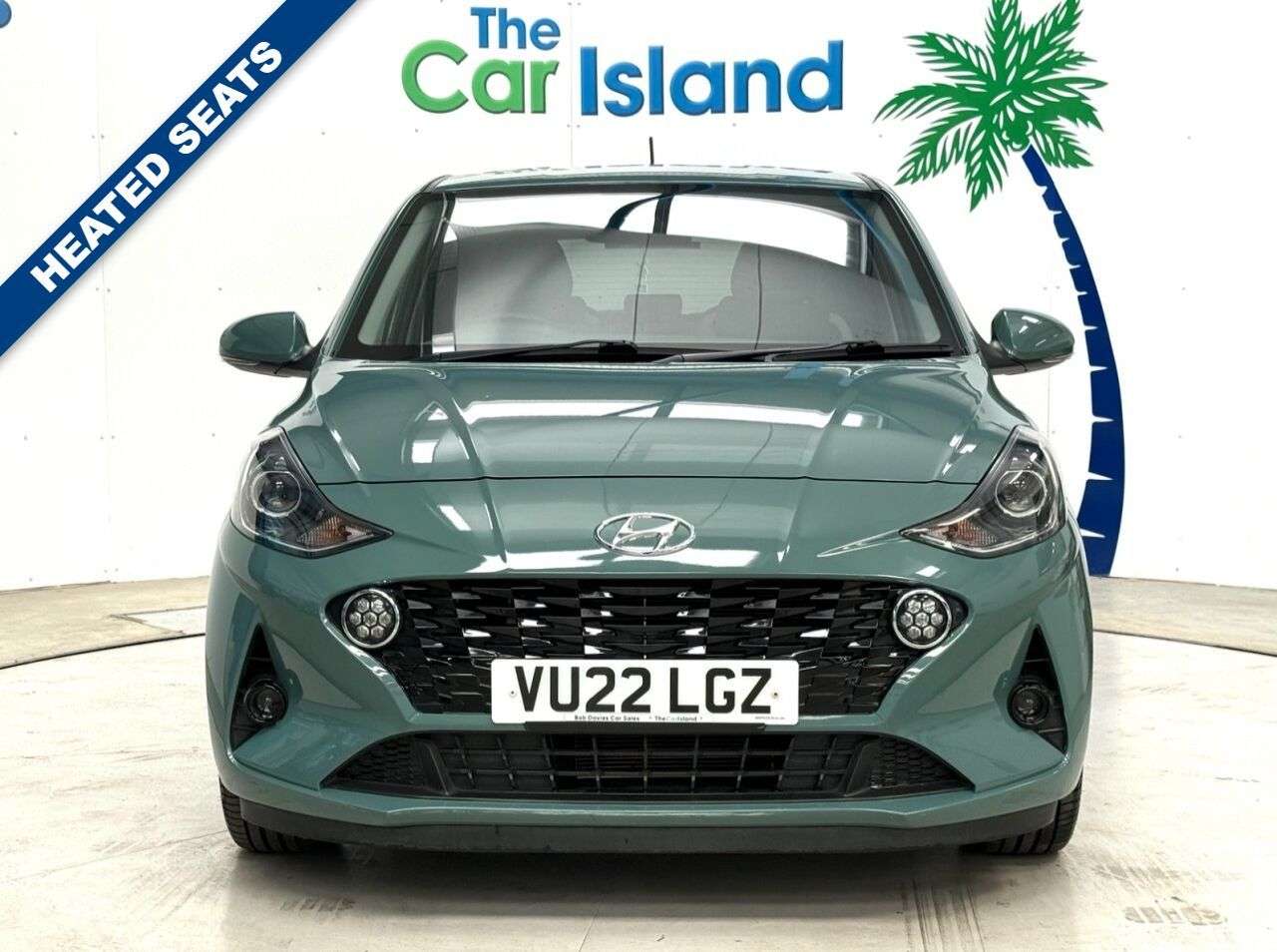 A 2022 HYUNDAI I10 1.2 Premium Hatchback 5dr Petrol Manual Euro 6 (s/s) (84 ps) Heated Seats & A 2022 HYUNDAI I10 1.2 Premium Hatchback 5dr Petrol Manual Euro 6 (s/s) (84 ps) Heated Seats &