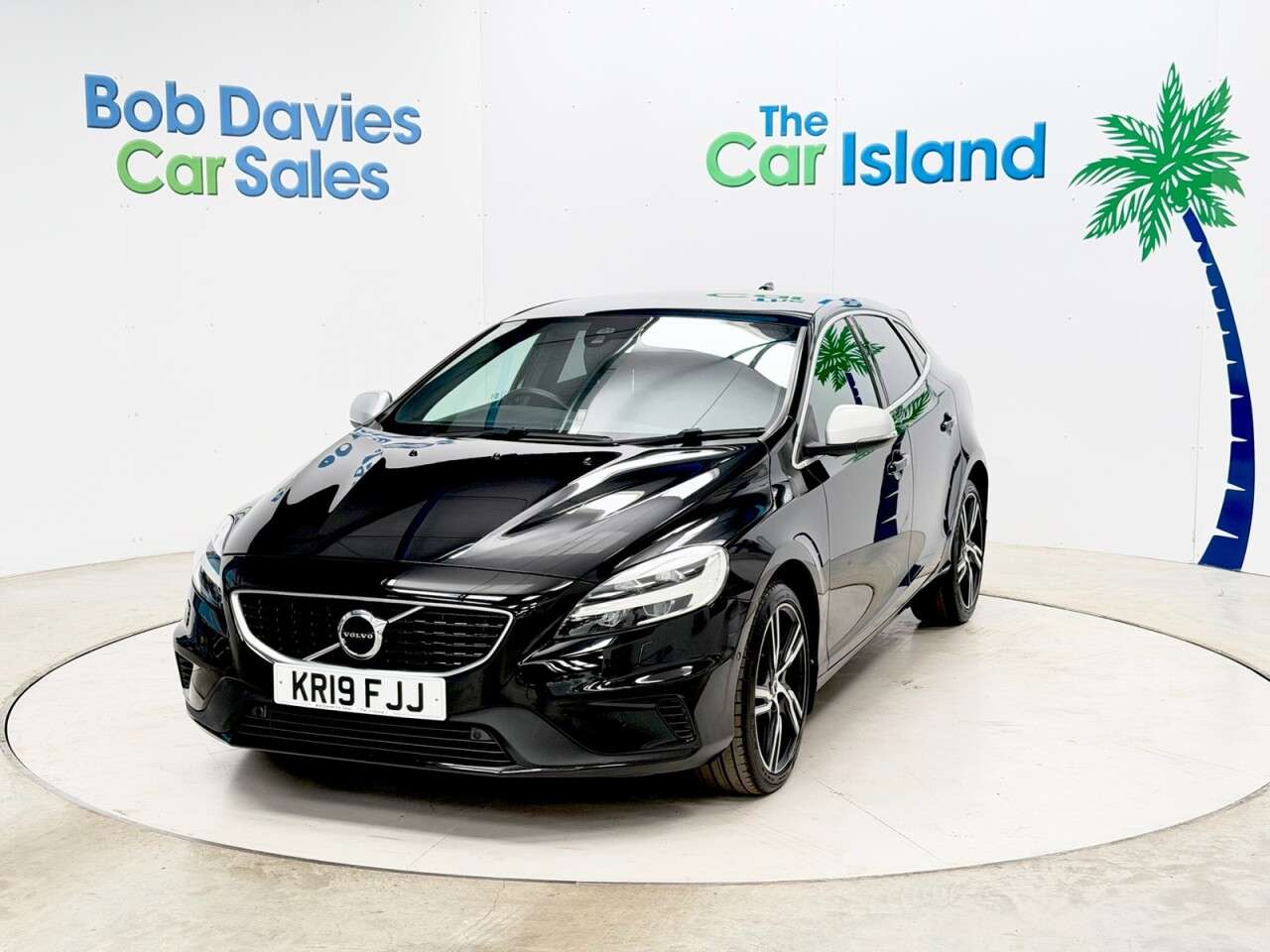 A 2019 VOLVO V40 2.0 T3 R-Design Edition Hatchback 5dr Petrol Manual Euro 6 (s/s) (152 ps) 1 A 2019 VOLVO V40 2.0 T3 R-Design Edition Hatchback 5dr Petrol Manual Euro 6 (s/s) (152 ps) 1