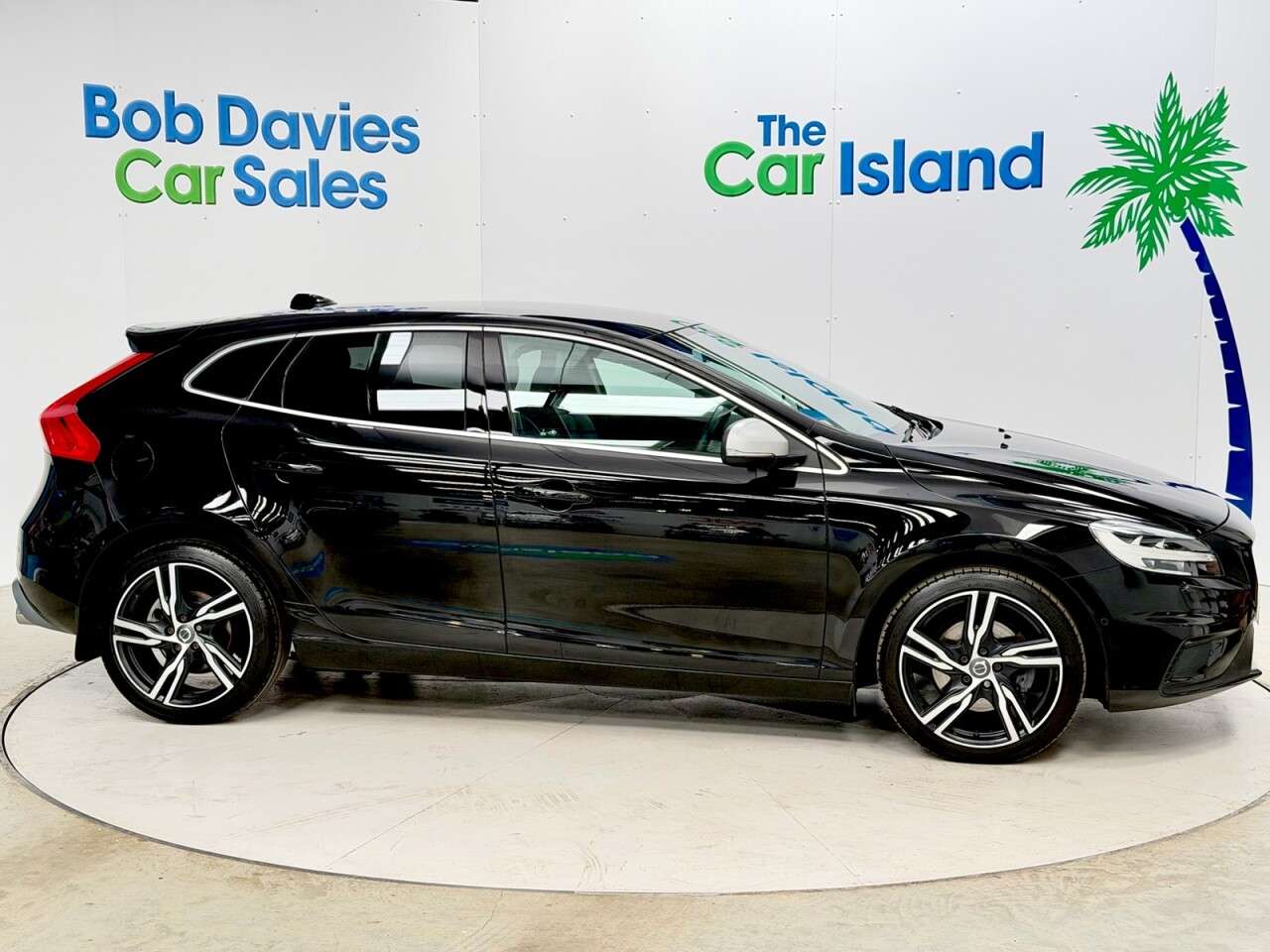 2019 VOLVO V40 2019 VOLVO V40
