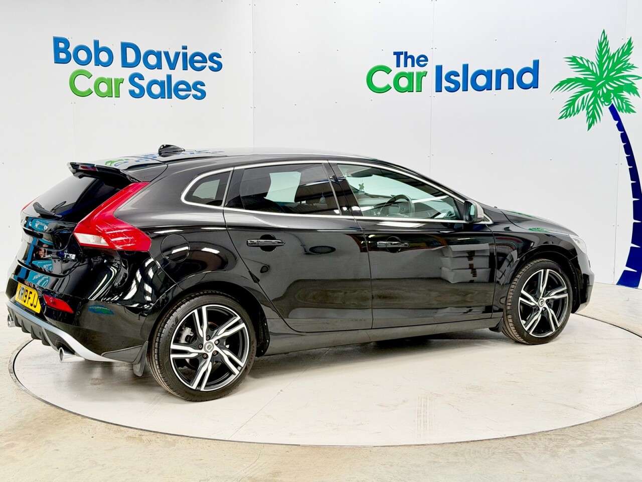 2019 VOLVO V40 2019 VOLVO V40