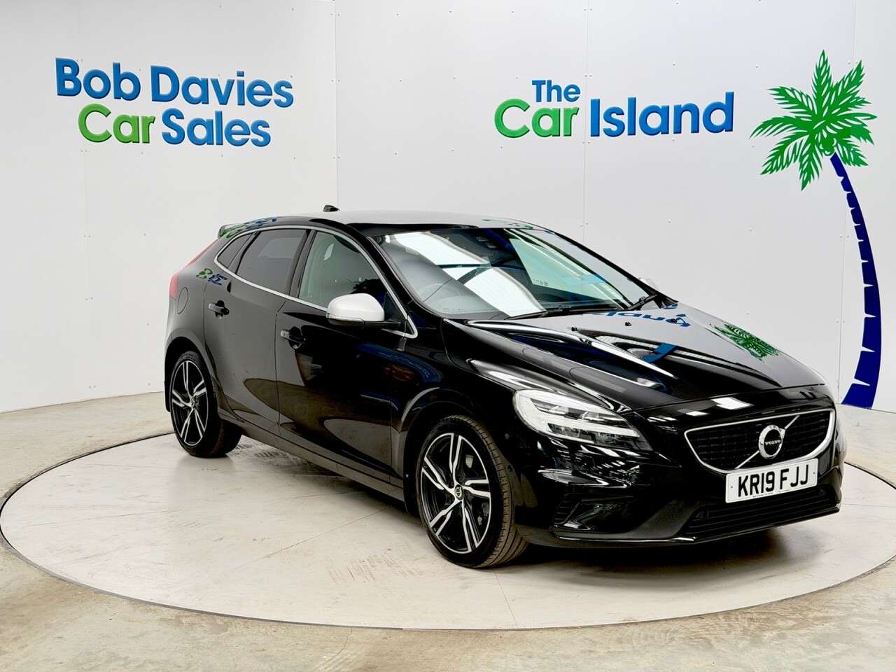 A 2019 VOLVO V40 2.0 T3 R-Design Edition Hatchback 5dr Petrol Manual Euro 6 (s/s) (152 ps) 1 A 2019 VOLVO V40 2.0 T3 R-Design Edition Hatchback 5dr Petrol Manual Euro 6 (s/s) (152 ps) 1