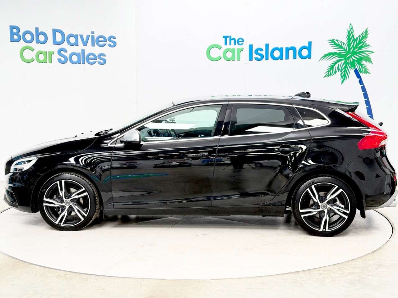 2019 VOLVO V40 2019 VOLVO V40