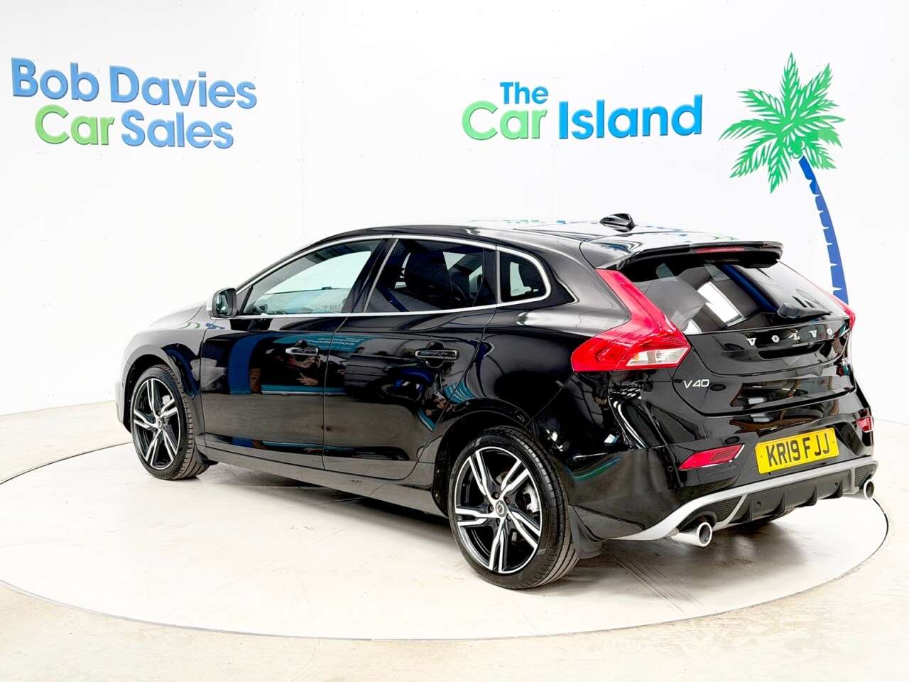 2019 VOLVO V40 2019 VOLVO V40