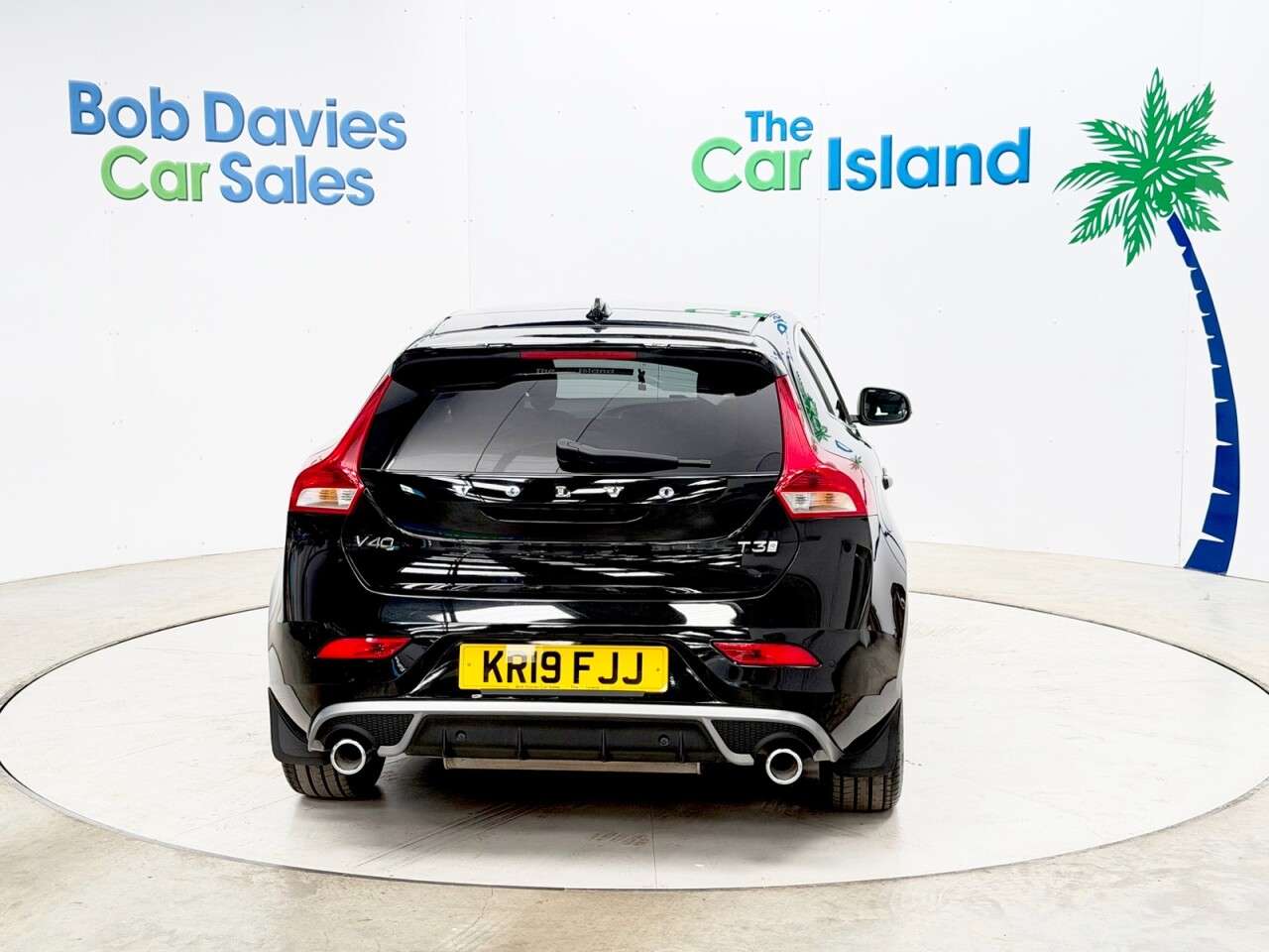 2019 VOLVO V40 2019 VOLVO V40