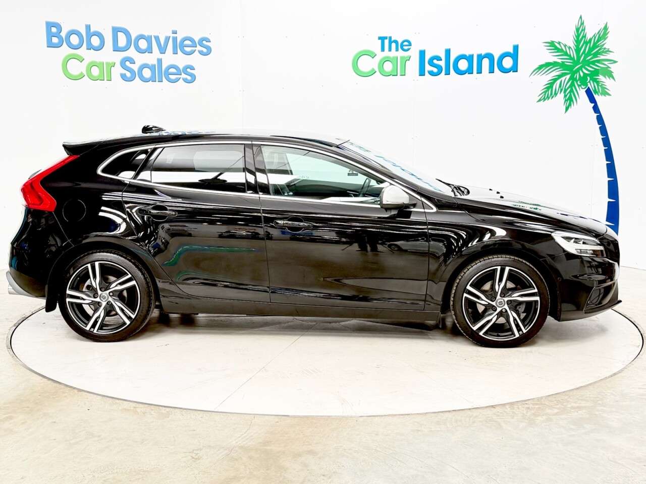 2019 VOLVO V40 2019 VOLVO V40