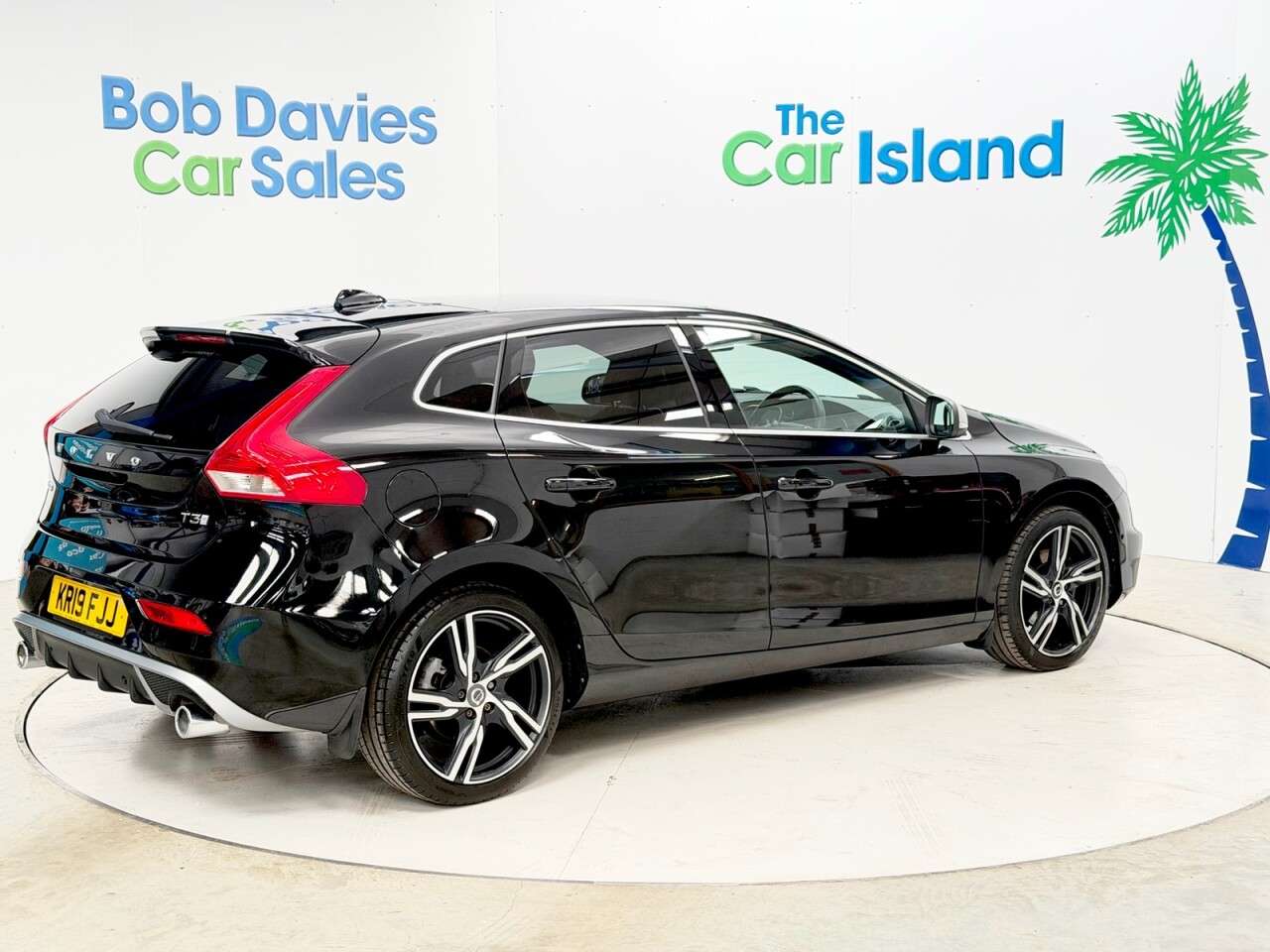 2019 VOLVO V40 2019 VOLVO V40