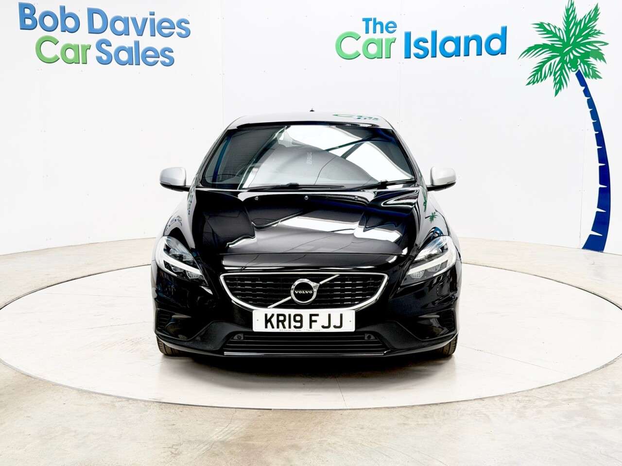 A 2019 VOLVO V40 2.0 T3 R-Design Edition Hatchback 5dr Petrol Manual Euro 6 (s/s) (152 ps) 1 A 2019 VOLVO V40 2.0 T3 R-Design Edition Hatchback 5dr Petrol Manual Euro 6 (s/s) (152 ps) 1