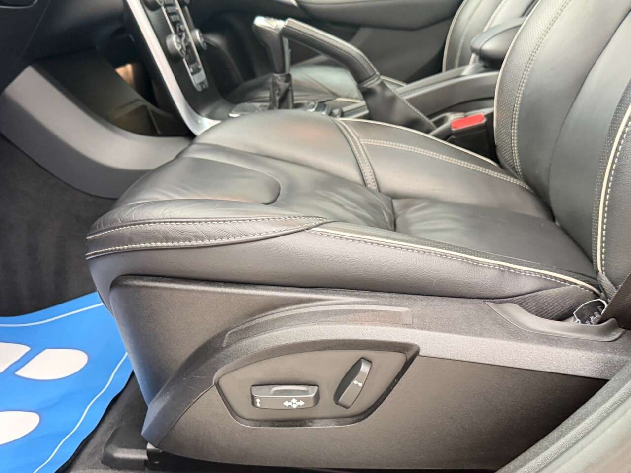2019 VOLVO V40 2019 VOLVO V40