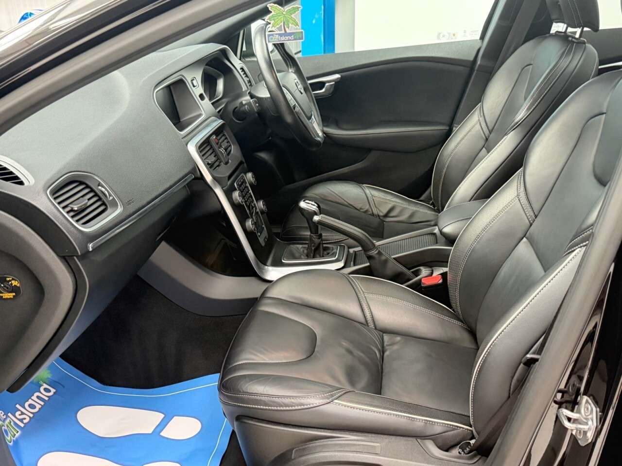 2019 VOLVO V40 2019 VOLVO V40