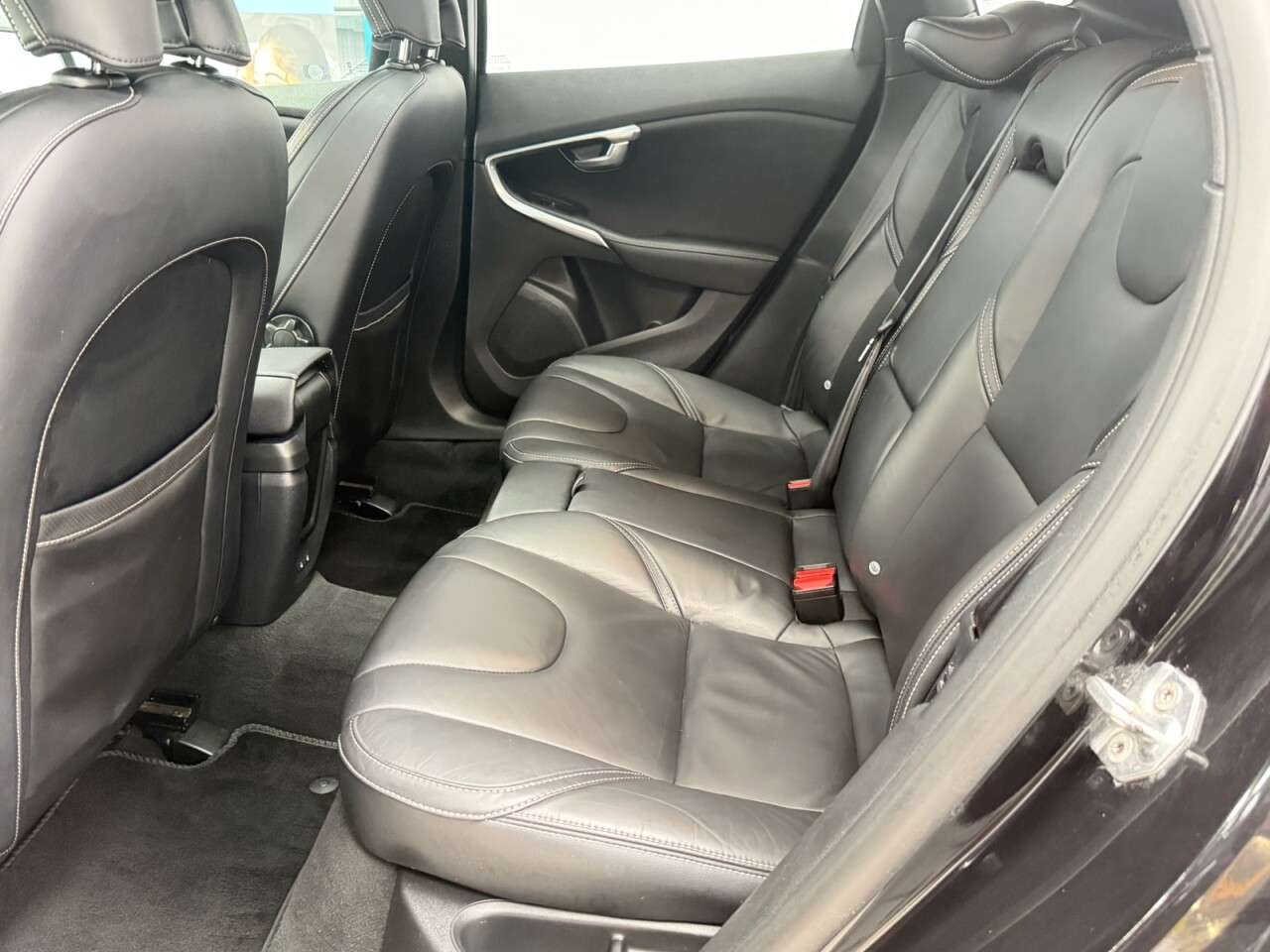 2019 VOLVO V40 2019 VOLVO V40