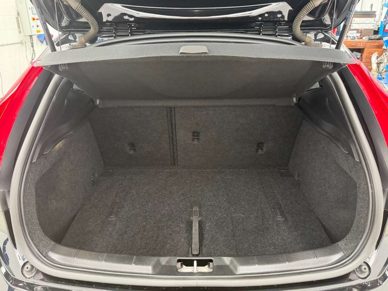 2019 VOLVO V40 2019 VOLVO V40