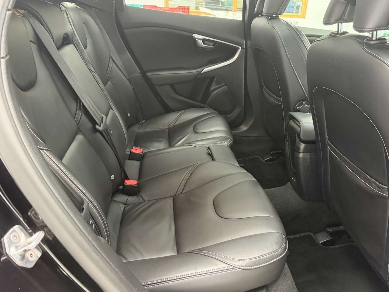 2019 VOLVO V40 2019 VOLVO V40