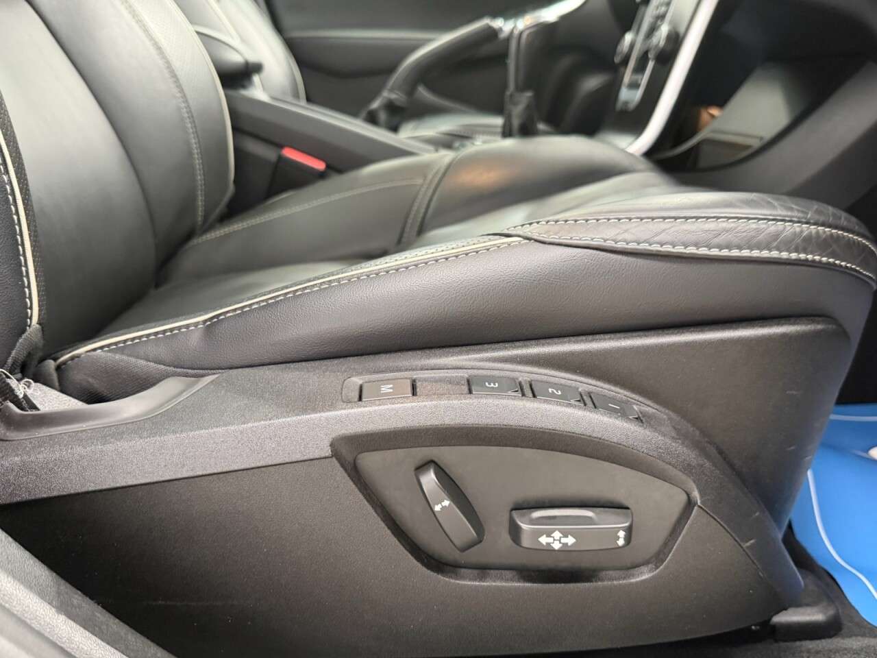 2019 VOLVO V40 2019 VOLVO V40