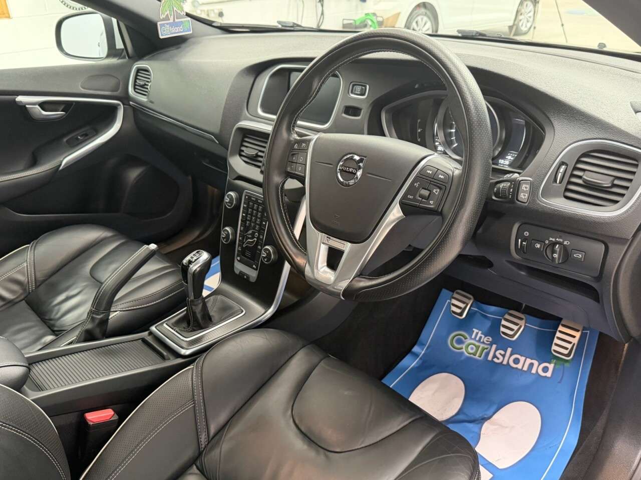 2019 VOLVO V40 2019 VOLVO V40