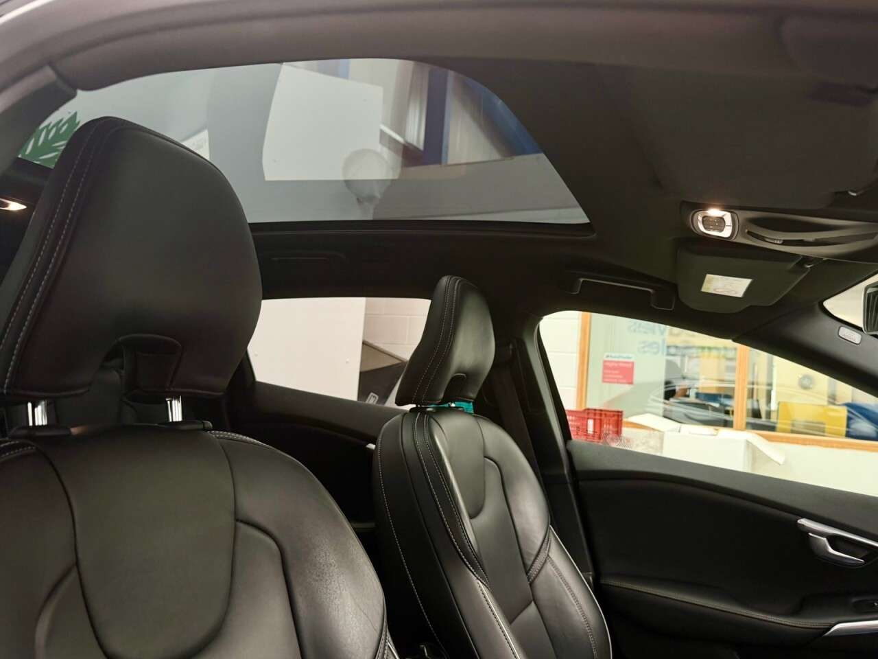 2019 VOLVO V40 2019 VOLVO V40