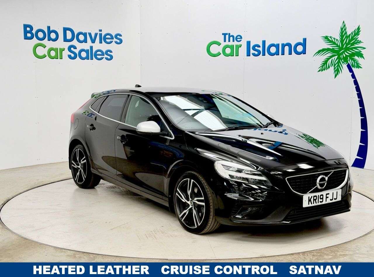 A 2019 VOLVO V40 2.0 T3 R-Design Edition Hatchback 5dr Petrol Manual Euro 6 (s/s) (152 ps) 1 A 2019 VOLVO V40 2.0 T3 R-Design Edition Hatchback 5dr Petrol Manual Euro 6 (s/s) (152 ps) 1