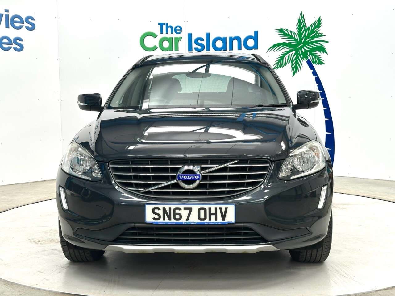 A 2017 VOLVO XC60 2.0 D4 SE Nav SUV 5dr Diesel Manual Euro 6 (s/s) (190 ps) SATNAV, Park Assi A 2017 VOLVO XC60 2.0 D4 SE Nav SUV 5dr Diesel Manual Euro 6 (s/s) (190 ps) SATNAV, Park Assi
