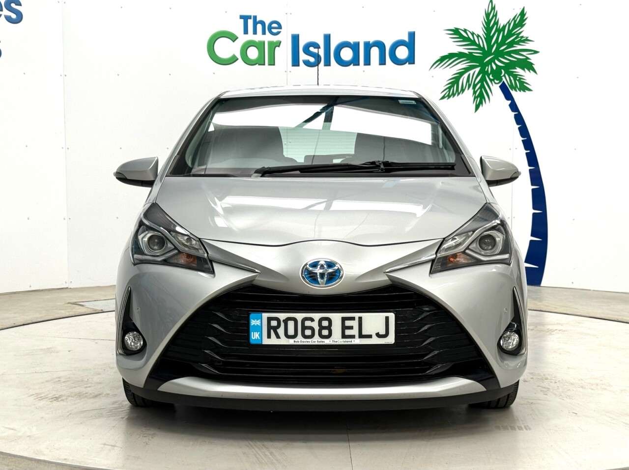 A 2018 TOYOTA YARIS 1.5 VVT-h Icon Tech Hatchback 5dr Petrol Hybrid E-CVT Euro 6 (s/s) (100 ps) A 2018 TOYOTA YARIS 1.5 VVT-h Icon Tech Hatchback 5dr Petrol Hybrid E-CVT Euro 6 (s/s) (100 ps)