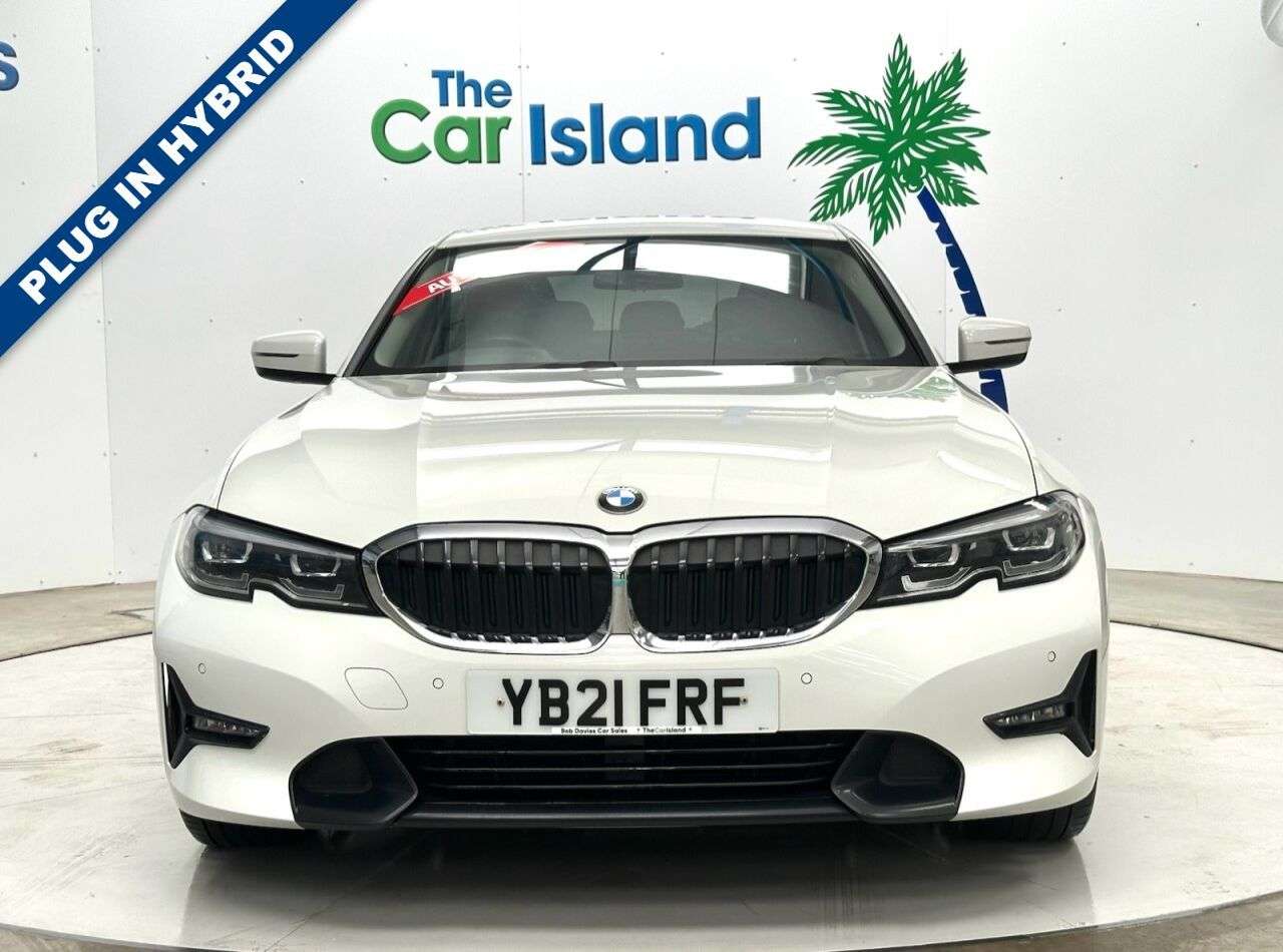 A 2021 BMW 3 SERIES 2.0 330e 12kWh Sport Pro Saloon 4dr Petrol Plug-in Hybrid Auto Euro 6 (s/s) A 2021 BMW 3 SERIES 2.0 330e 12kWh Sport Pro Saloon 4dr Petrol Plug-in Hybrid Auto Euro 6 (s/s)