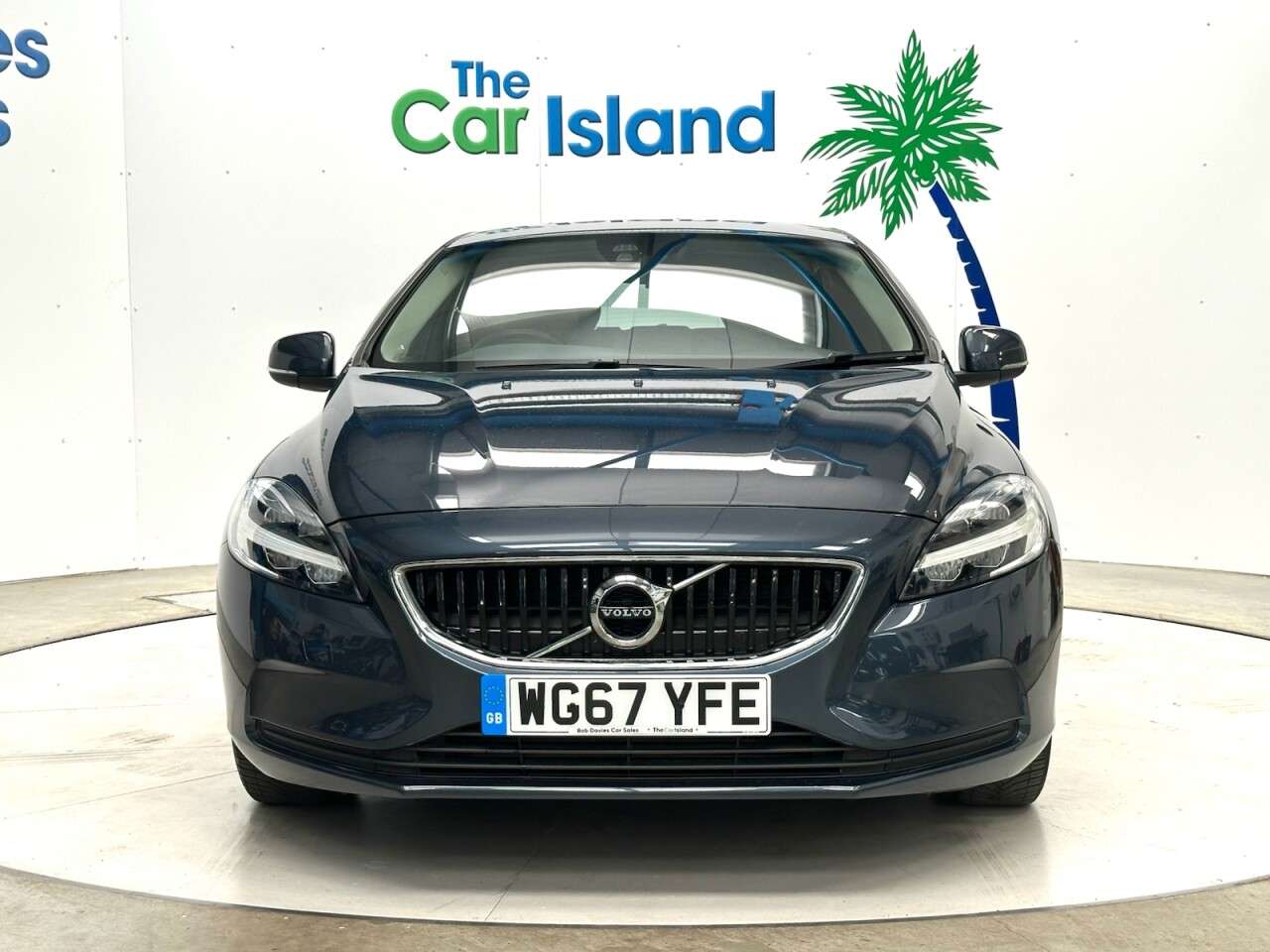 A 2017 VOLVO V40 1.5 T3 Momentum Hatchback 5dr Petrol Auto Euro 6 (s/s) (152 ps) Blond Leath A 2017 VOLVO V40 1.5 T3 Momentum Hatchback 5dr Petrol Auto Euro 6 (s/s) (152 ps) Blond Leath