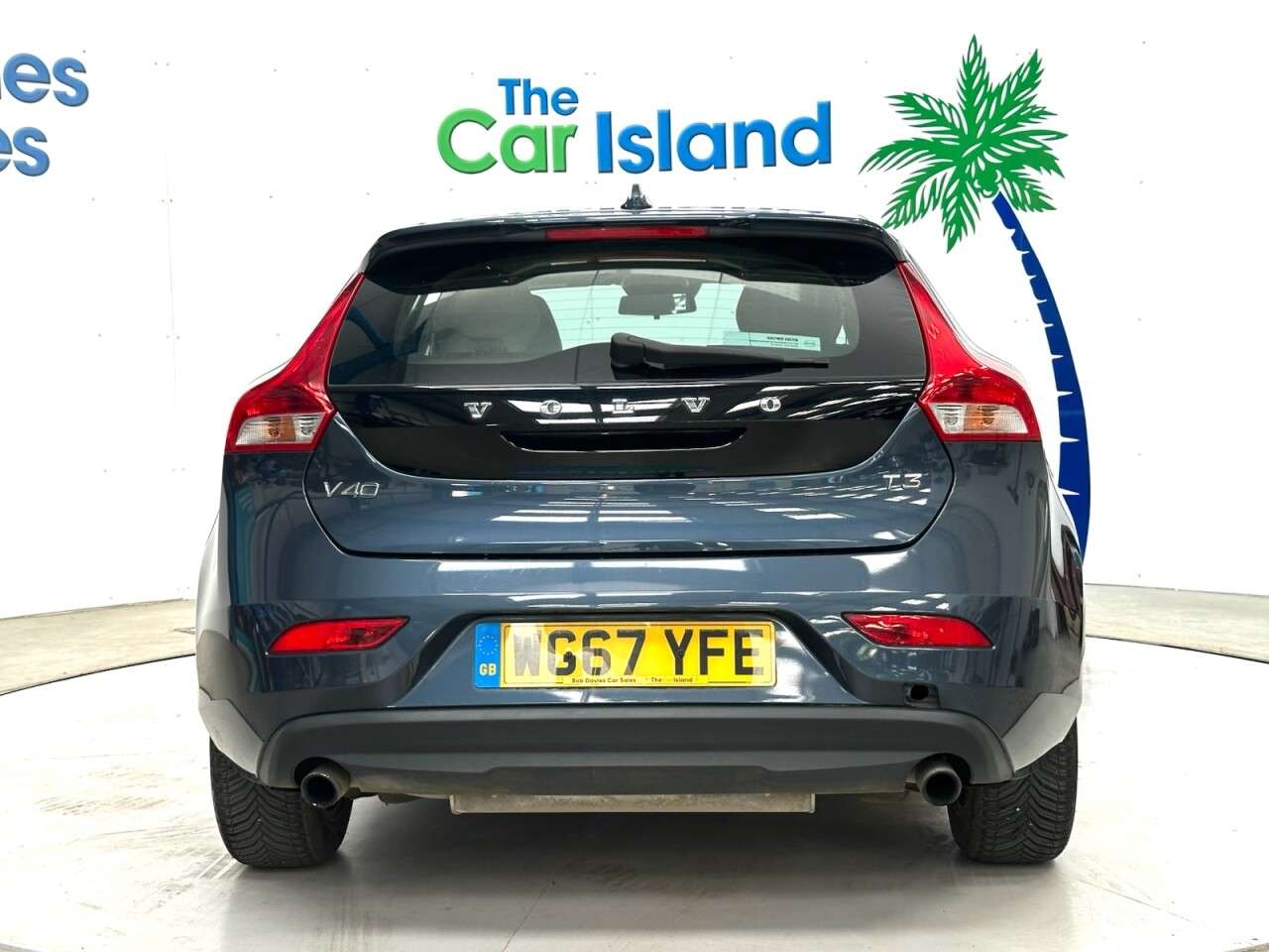 2017 VOLVO V40 2017 VOLVO V40