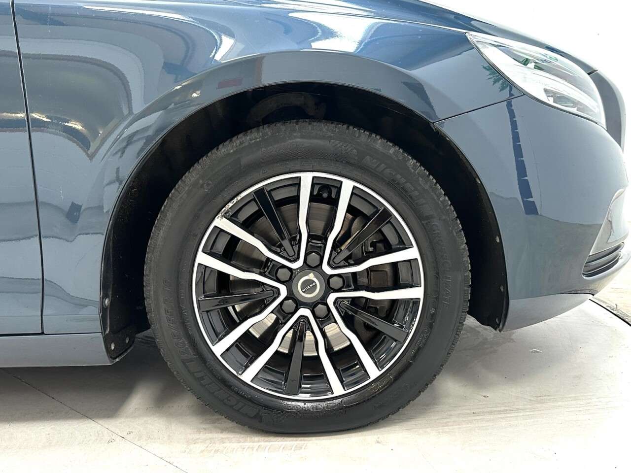 2017 VOLVO V40 2017 VOLVO V40