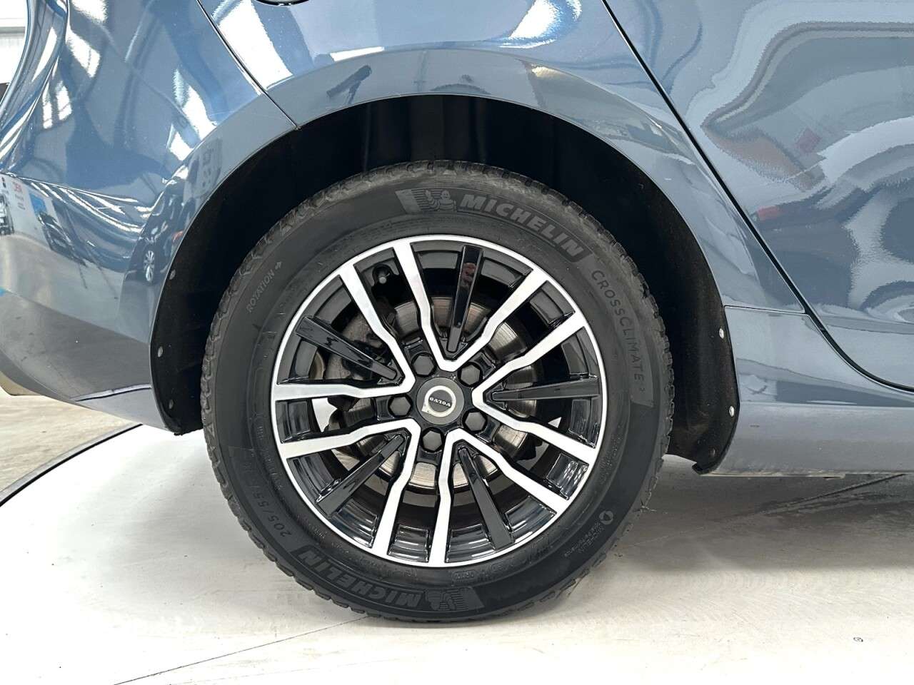 2017 VOLVO V40 2017 VOLVO V40