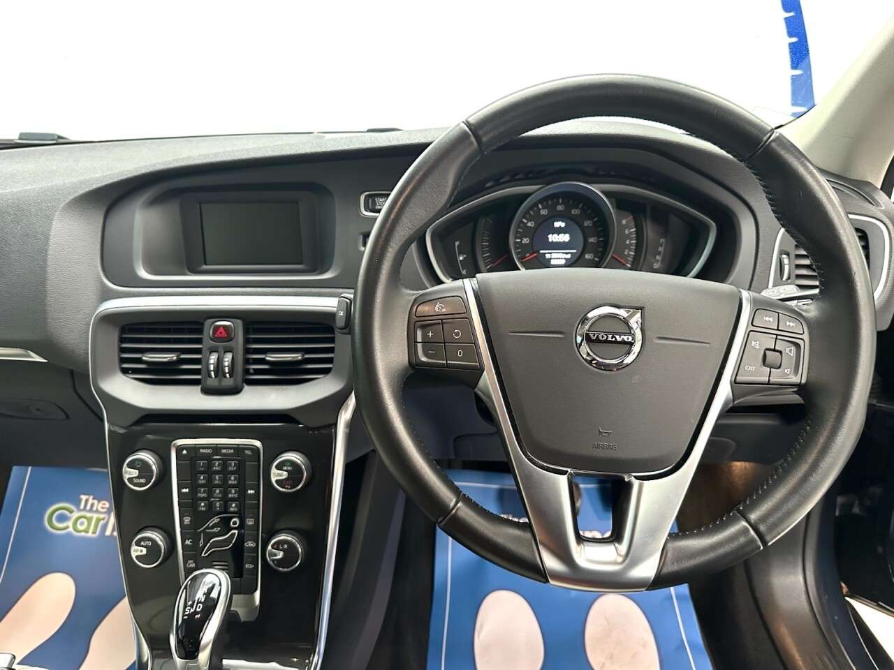2017 VOLVO V40 2017 VOLVO V40
