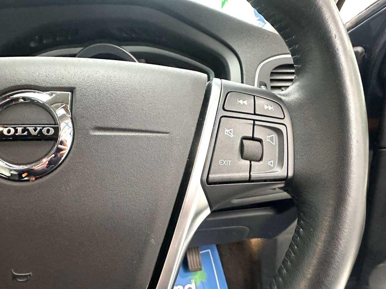2017 VOLVO V40 2017 VOLVO V40