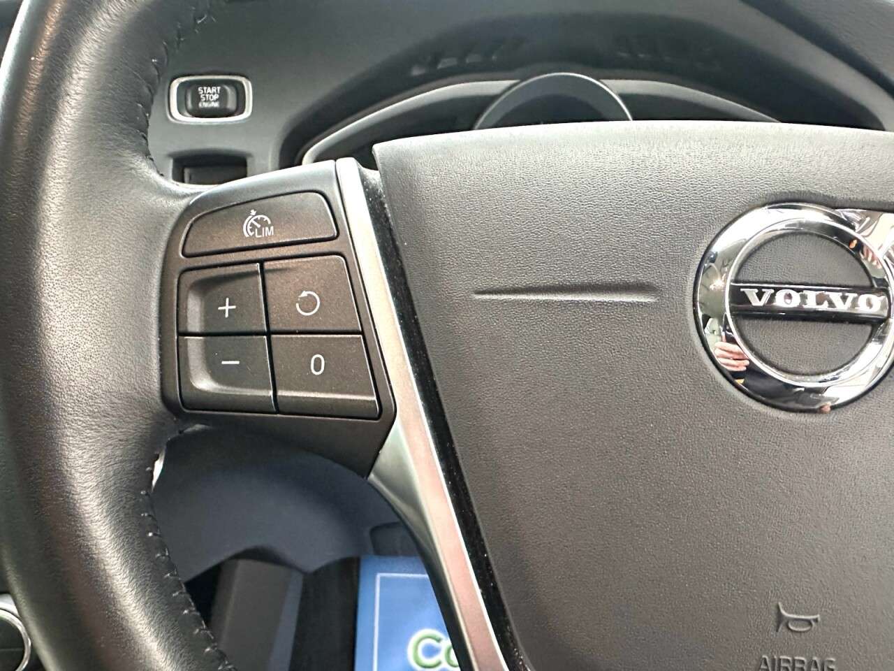 2017 VOLVO V40 2017 VOLVO V40