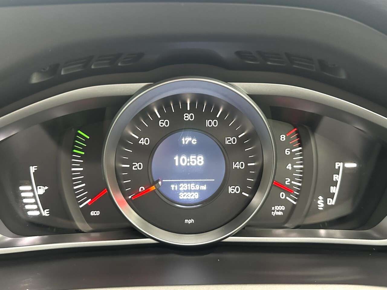 2017 VOLVO V40 2017 VOLVO V40