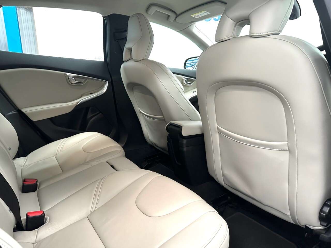 2017 VOLVO V40 2017 VOLVO V40