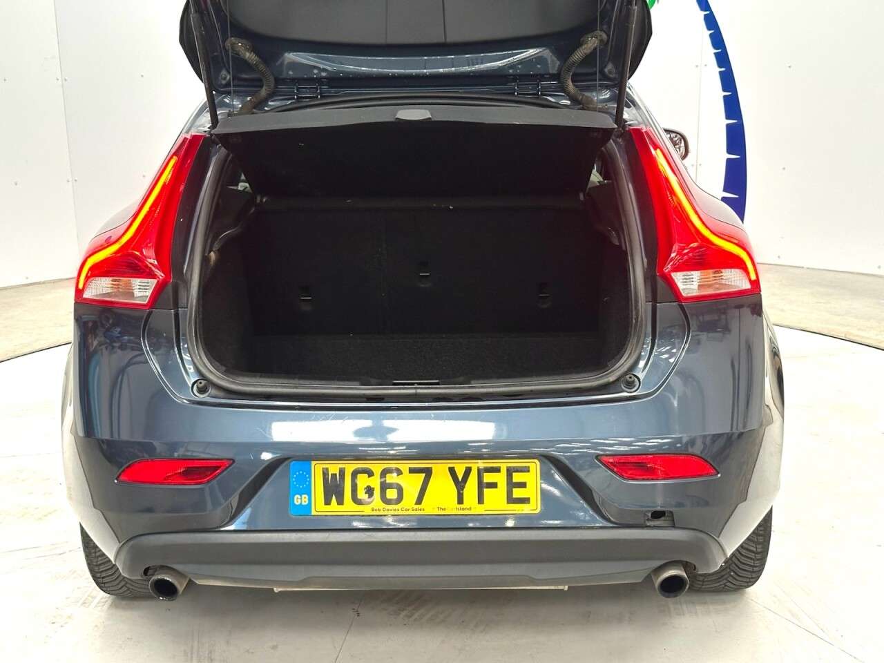 2017 VOLVO V40 2017 VOLVO V40