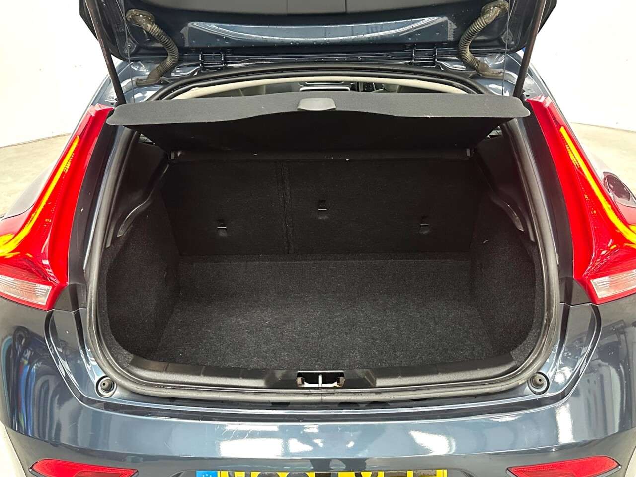 2017 VOLVO V40 2017 VOLVO V40