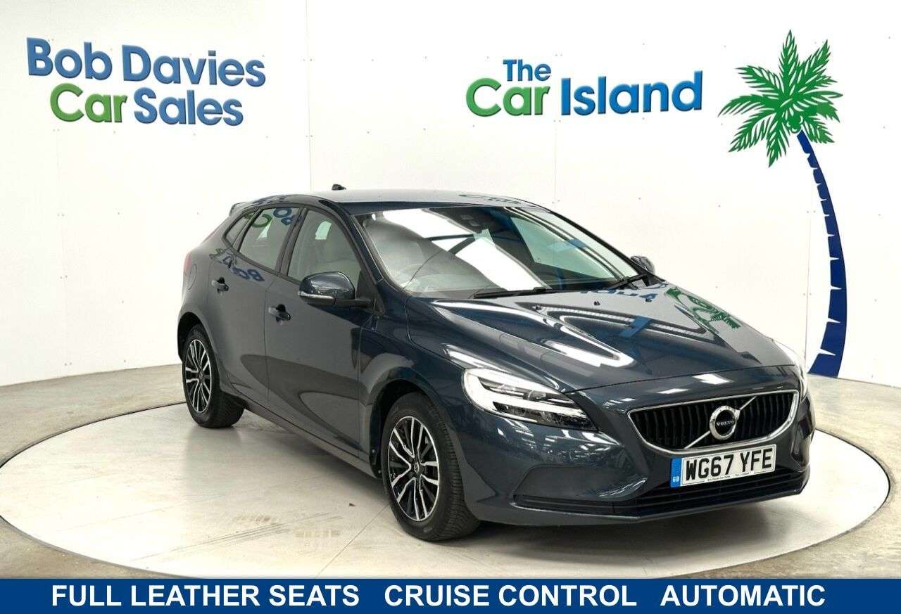 A 2017 VOLVO V40 1.5 T3 Momentum Hatchback 5dr Petrol Auto Euro 6 (s/s) (152 ps) Blond Leath A 2017 VOLVO V40 1.5 T3 Momentum Hatchback 5dr Petrol Auto Euro 6 (s/s) (152 ps) Blond Leath