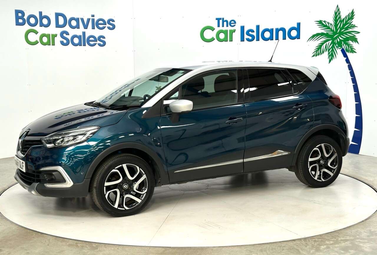 A 2017 RENAULT CAPTUR 0.9 TCe ENERGY Dynamique S Nav SUV 5dr Petrol Manual Euro 6 (s/s) (90 ps) T A 2017 RENAULT CAPTUR 0.9 TCe ENERGY Dynamique S Nav SUV 5dr Petrol Manual Euro 6 (s/s) (90 ps) T