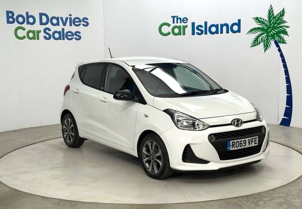 A 2019 HYUNDAI I10 1.0 Play Hatchback 5dr Petrol Manual Euro 6 (67 ps) Touchscreen SATNAV & Bl A 2019 HYUNDAI I10 1.0 Play Hatchback 5dr Petrol Manual Euro 6 (67 ps) Touchscreen SATNAV & Bl
