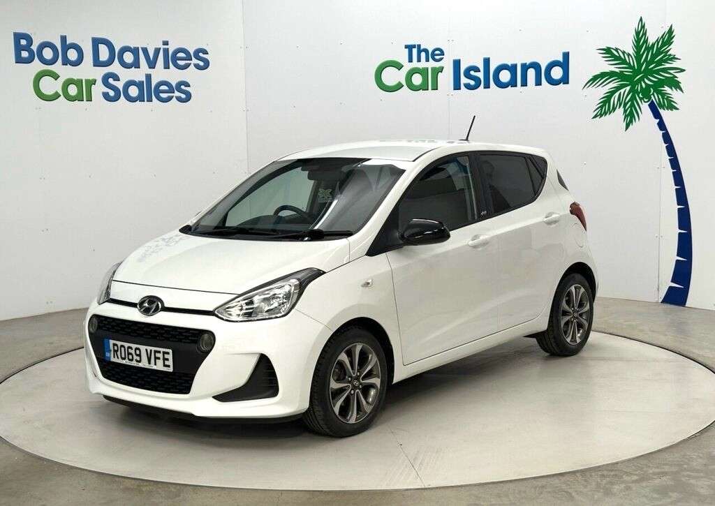 A 2019 HYUNDAI I10 1.0 Play Hatchback 5dr Petrol Manual Euro 6 (67 ps) Touchscreen SATNAV & Bl A 2019 HYUNDAI I10 1.0 Play Hatchback 5dr Petrol Manual Euro 6 (67 ps) Touchscreen SATNAV & Bl