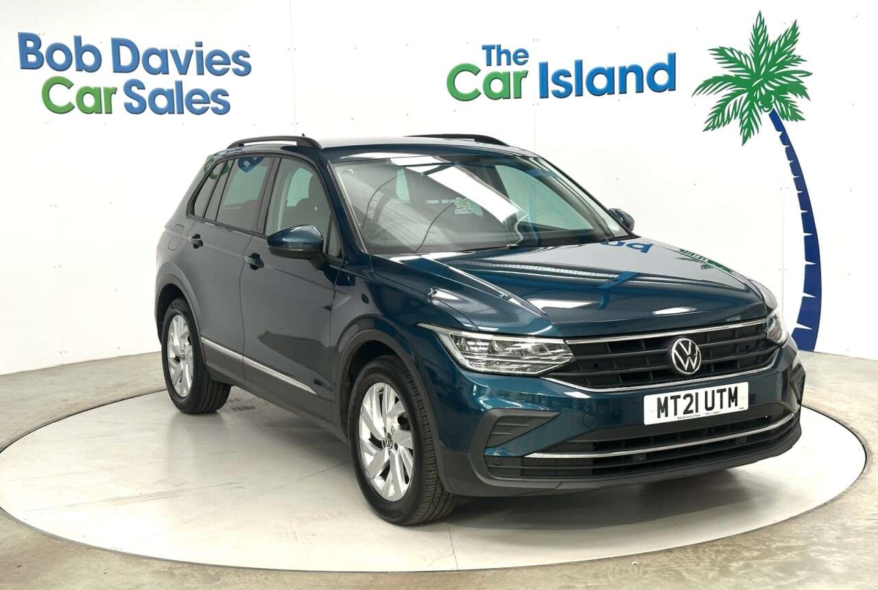A 2021 VOLKSWAGEN TIGUAN 1.5 TSI Life SUV 5dr Petrol Manual Euro 6 (s/s) (130 ps) Large Display, Dua A 2021 VOLKSWAGEN TIGUAN 1.5 TSI Life SUV 5dr Petrol Manual Euro 6 (s/s) (130 ps) Large Display, Dua