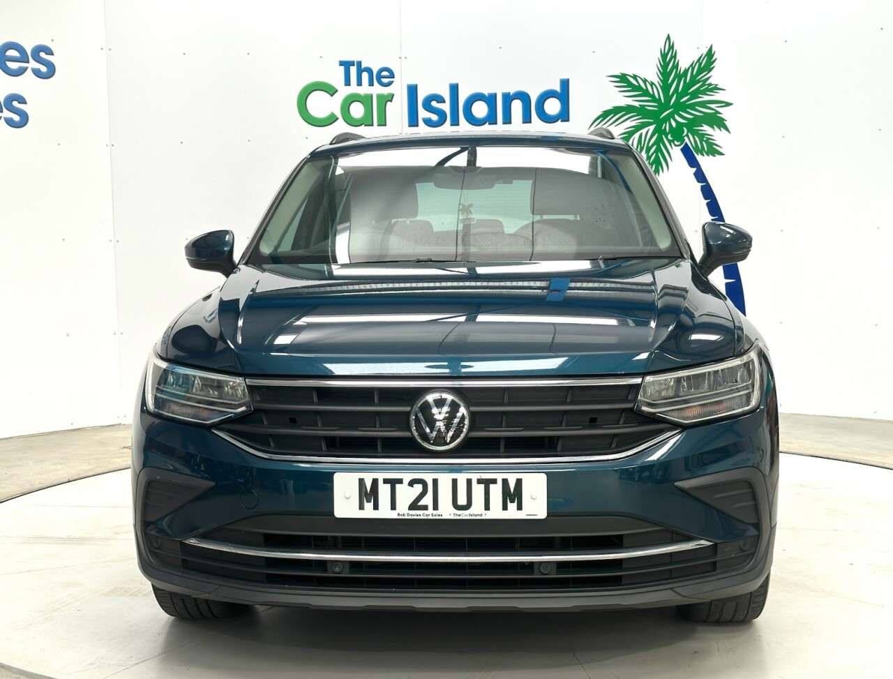 A 2021 VOLKSWAGEN TIGUAN 1.5 TSI Life SUV 5dr Petrol Manual Euro 6 (s/s) (130 ps) Large Display, Dua A 2021 VOLKSWAGEN TIGUAN 1.5 TSI Life SUV 5dr Petrol Manual Euro 6 (s/s) (130 ps) Large Display, Dua