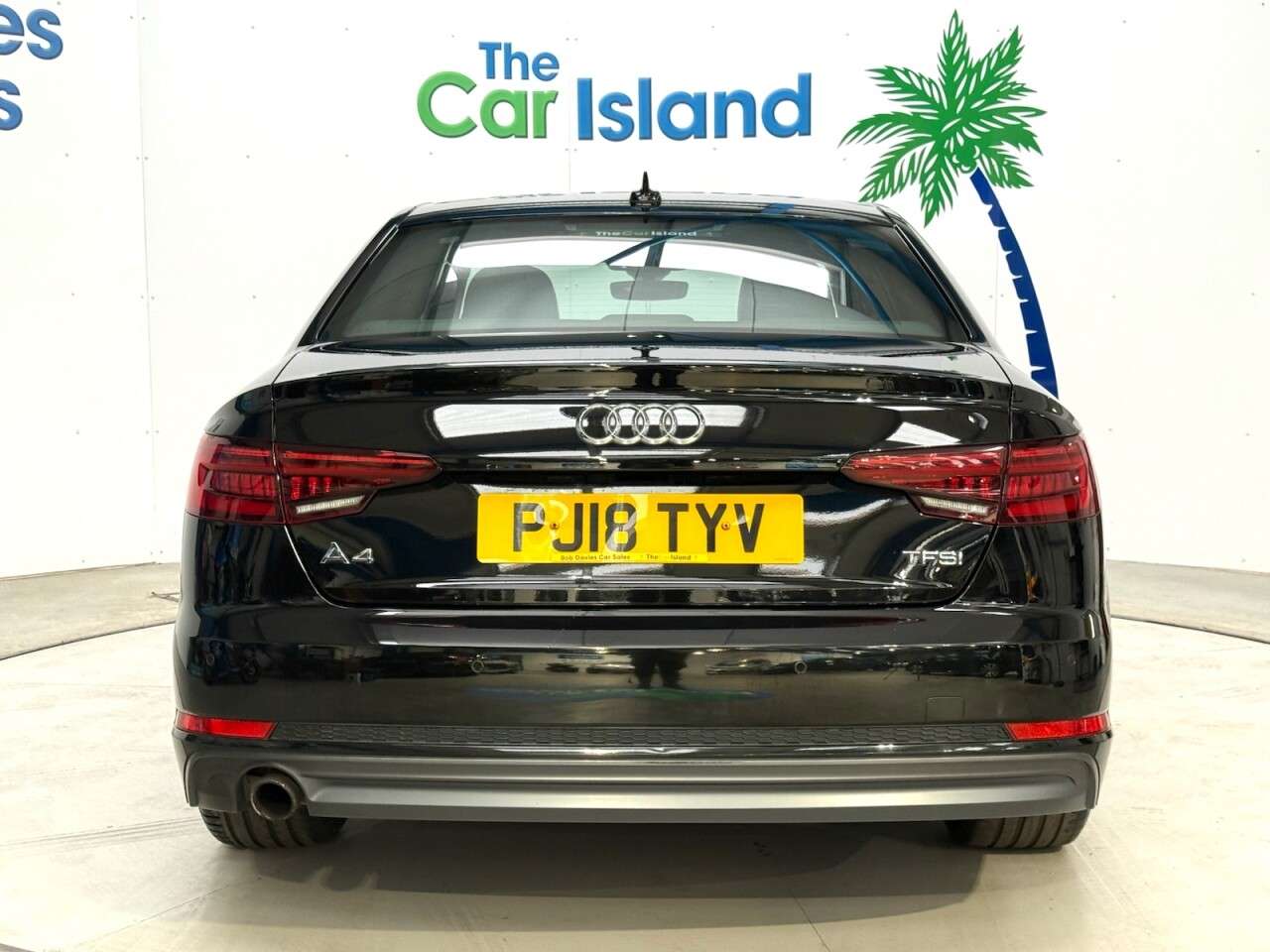 2018 AUDI A4 2018 AUDI A4