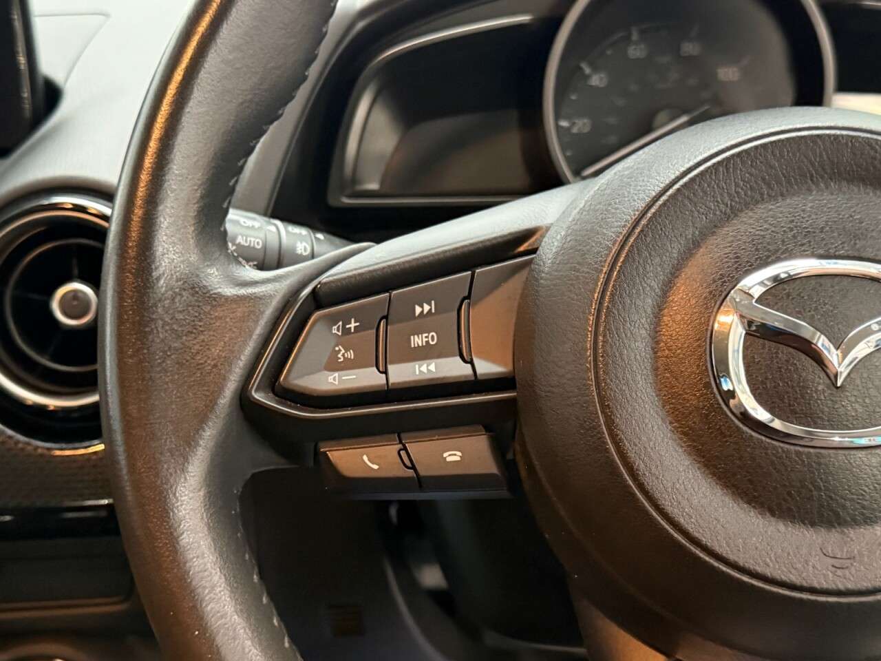 2018 MAZDA MAZDA2 2018 MAZDA MAZDA2