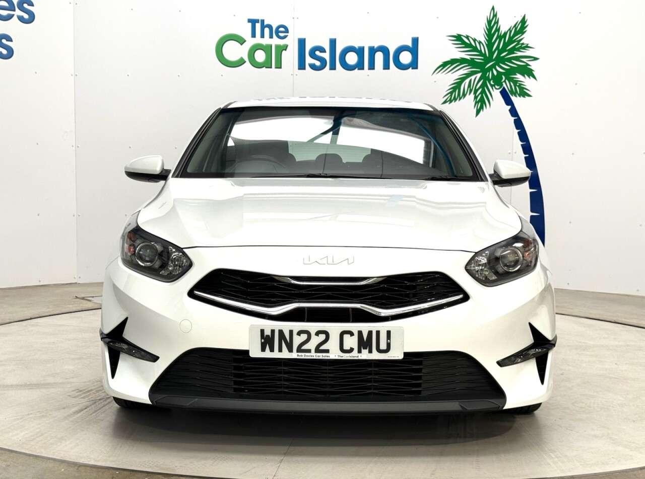 A 2022 KIA CEED 1.0 T-GDi 2 Hatchback 5dr Petrol Manual Euro 6 (s/s) (118 bhp) Reverse Cam, A 2022 KIA CEED 1.0 T-GDi 2 Hatchback 5dr Petrol Manual Euro 6 (s/s) (118 bhp) Reverse Cam,