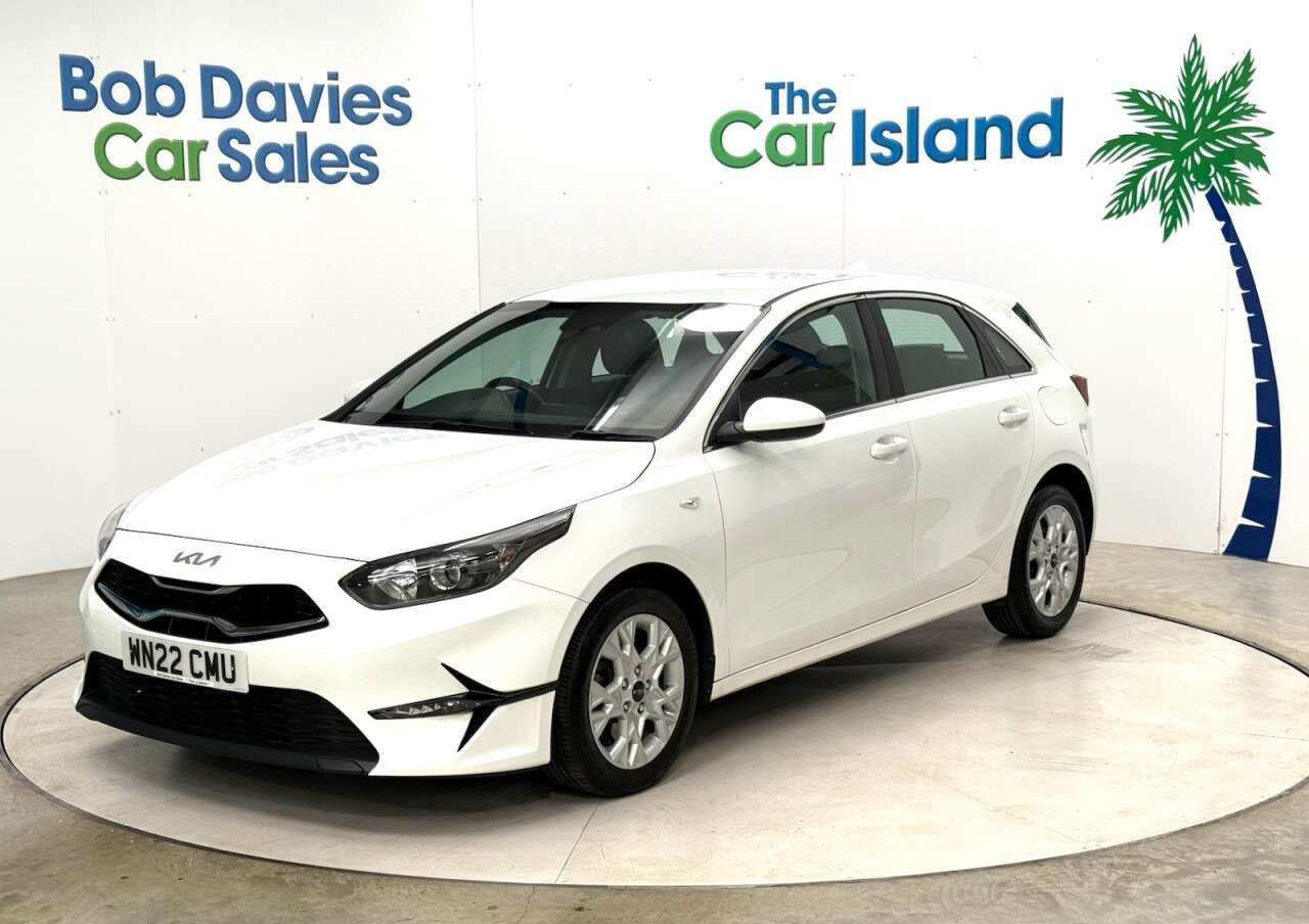 A 2022 KIA CEED 1.0 T-GDi 2 Hatchback 5dr Petrol Manual Euro 6 (s/s) (118 bhp) Reverse Cam, A 2022 KIA CEED 1.0 T-GDi 2 Hatchback 5dr Petrol Manual Euro 6 (s/s) (118 bhp) Reverse Cam,