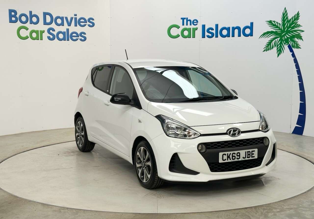 A 2019 HYUNDAI I10 1.0 Play Hatchback 5dr Petrol Manual Euro 6 (67 ps) Bluetooth Media, Apple A 2019 HYUNDAI I10 1.0 Play Hatchback 5dr Petrol Manual Euro 6 (67 ps) Bluetooth Media, Apple