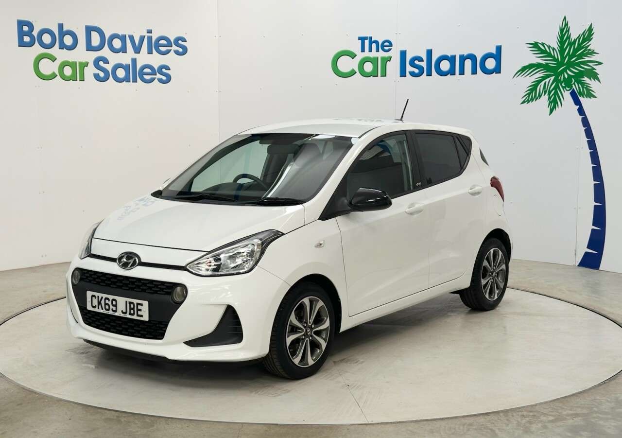 A 2019 HYUNDAI I10 1.0 Play Hatchback 5dr Petrol Manual Euro 6 (67 ps) Bluetooth Media, Apple A 2019 HYUNDAI I10 1.0 Play Hatchback 5dr Petrol Manual Euro 6 (67 ps) Bluetooth Media, Apple