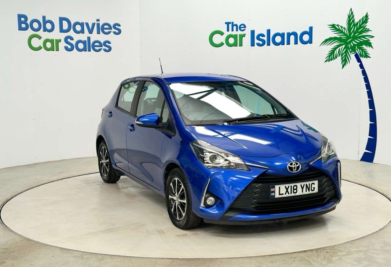 A 2018 TOYOTA YARIS 1.5 VVT-i Icon Tech Hatchback 5dr Petrol Manual Euro 6 (111 ps) Cruise Cont A 2018 TOYOTA YARIS 1.5 VVT-i Icon Tech Hatchback 5dr Petrol Manual Euro 6 (111 ps) Cruise Cont
