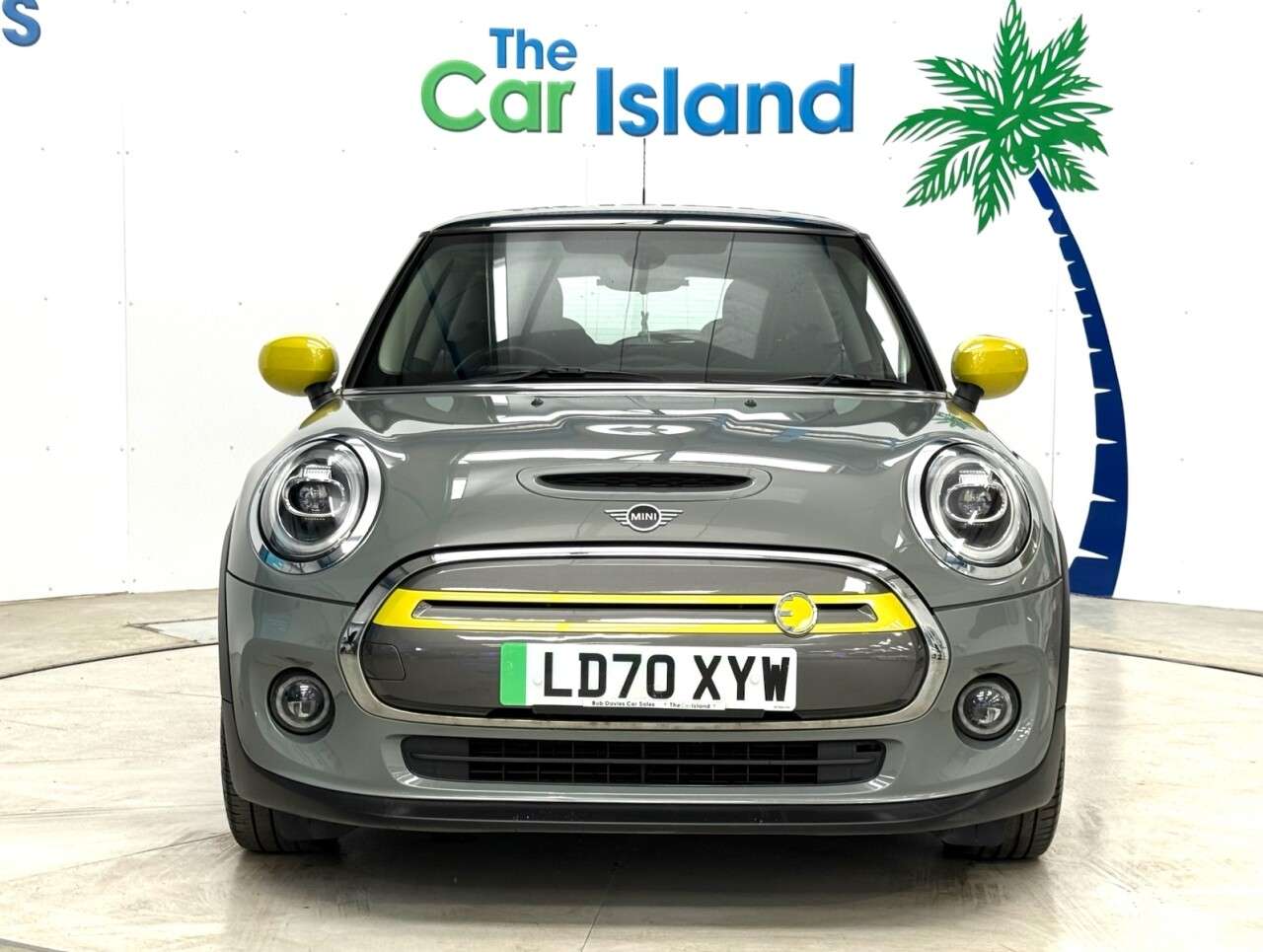 A 2020 MINI ELECTRIC HATCH Cooper SE 32.6kWh Level 1 Hatchback 3dr Electric Auto (184 ps) Absolutely G A 2020 MINI ELECTRIC HATCH Cooper SE 32.6kWh Level 1 Hatchback 3dr Electric Auto (184 ps) Absolutely G